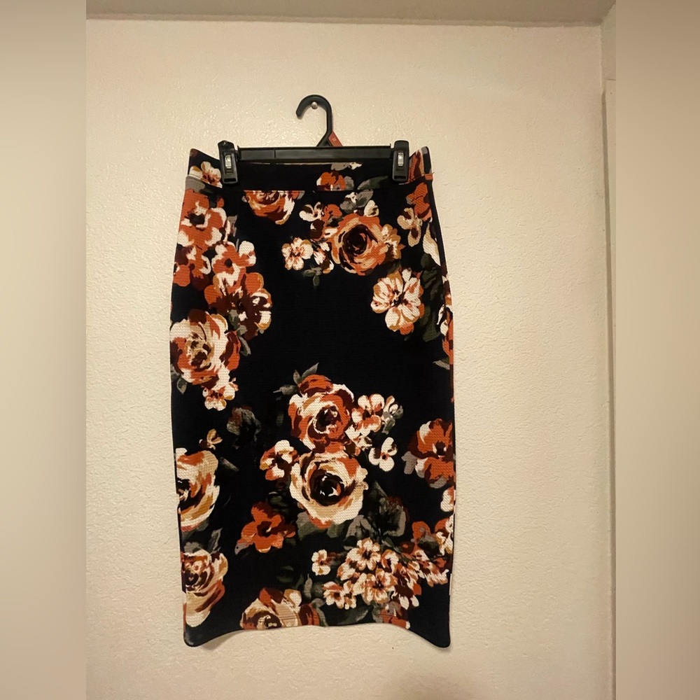 Iris Black Floral Pencil Skirt